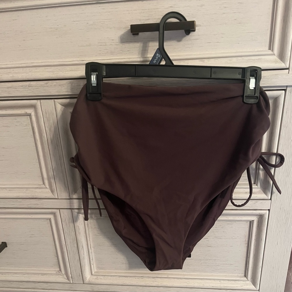 NWOT-Womens Carrie Underwood bathing suit bottoms. XL. Beautiful choc color